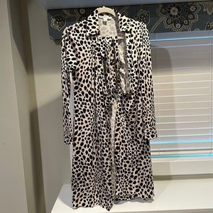 Diane Avon Furstenberg size 4 wrap dress animal print. Excellent used condition